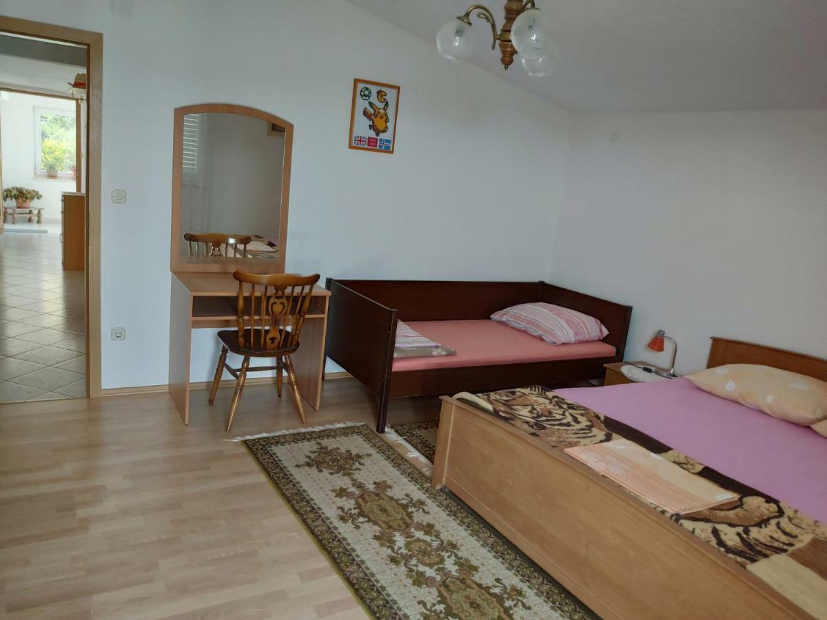 Eva Apartment 1 โตรกีร์ ภายนอก รูปภาพ
